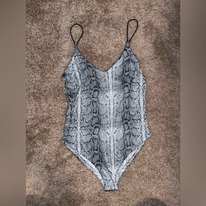 Gaze Bodysuit, like new, snake print, small